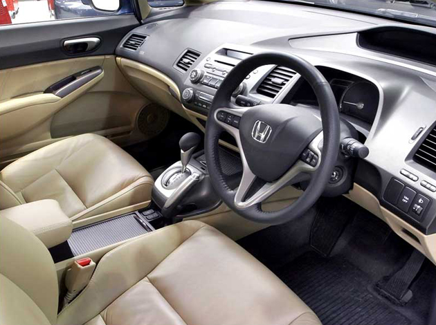 http://www.indiandrives.com/wp-content/uploads/2011/08/Honda-Civic-Hybrid-interior.jpg