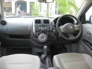 Nissan Sunny interior