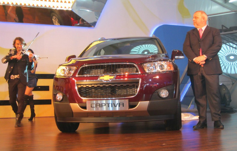 Chevrolet Tavera Neo and facelifted Chevrolet Captiva unveiled by GM
