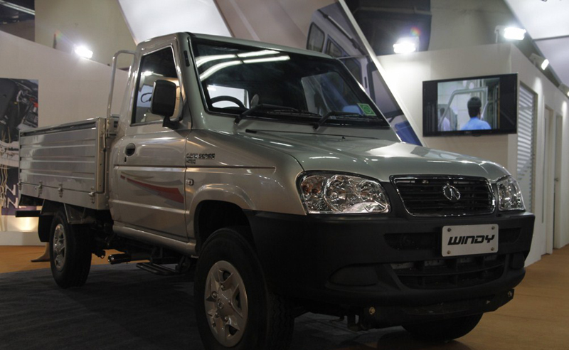 ICML shows Windy and Oyster pickup trucks at Auto Expo