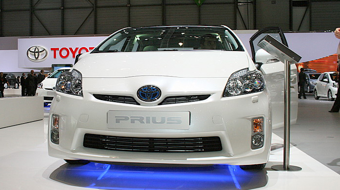 Toyota Prius launched - Rs.27.3 Lakh price set