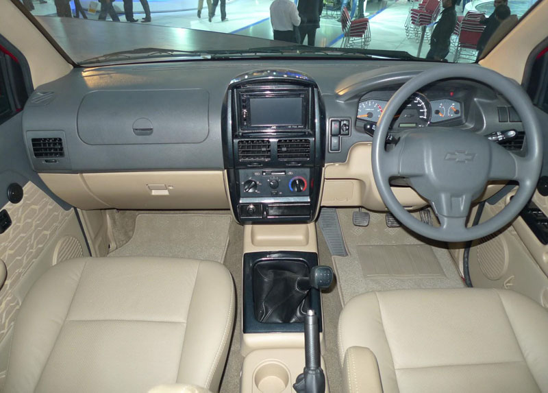 Chevrolet Tavera Neo 3 interior