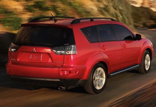 2012 Mitsubishi Outlander 7-seater comes with a starting price of Rs 19.95 lacs