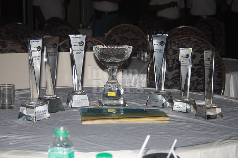 Mahindra honors its dealer and distributor talent Mahindra honors its dealer and distributor talent