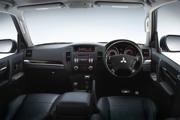 Mitsubishi Montero 2012 interior