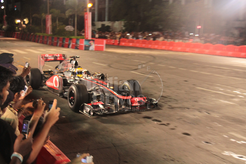 Lewis Hamilton sets Mumbai road on fire