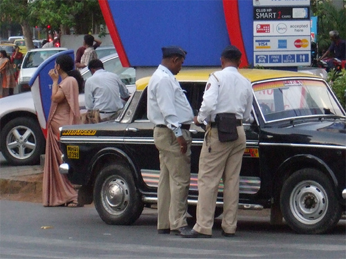 Mumbai Police unveils real time traffic route system