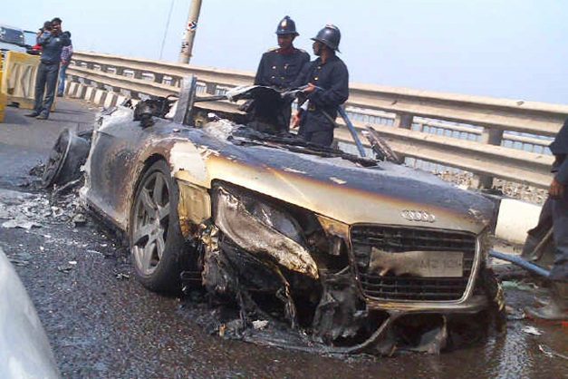 Audi R8 burns at supercar rally in Mumbai