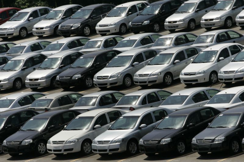 Auto industry seeking rate cuts to revive sales