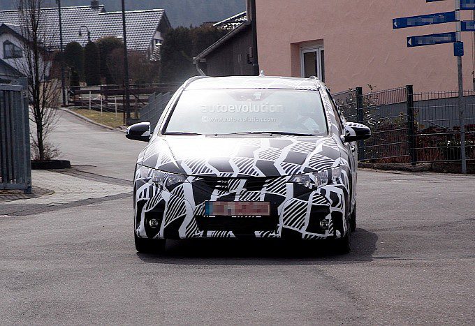 Honda Civic Tourer Spied