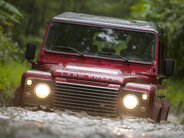 Land Rover Defender 