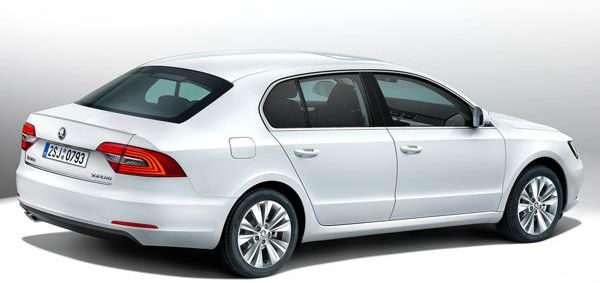 Skoda Superb facelift Back View