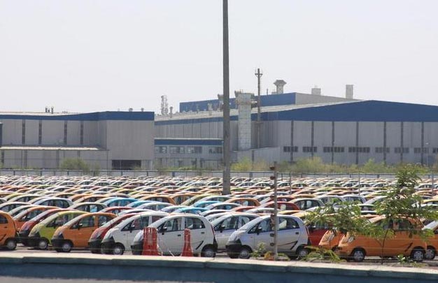 Tata sells just 948 Nano cars during last month Tata sells just 948 Nano cars during last month