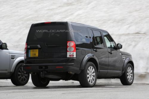 2014 Land Rover Discovery facelift Back View