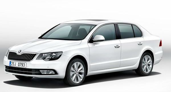 Skoda Superb Facelift Spied Testing in India Skoda Superb Facelift Spied Testing in India