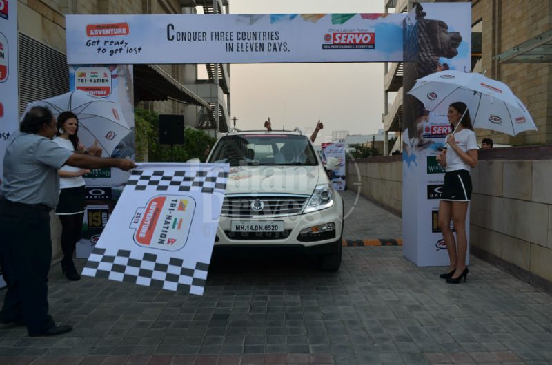 Mahindra Adventure 'Tri-Nation Escape 2013' flags off from Delhi
