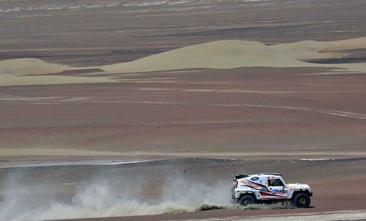 Land Rover Continues Support for Race2Recovery's 2014 Dakar