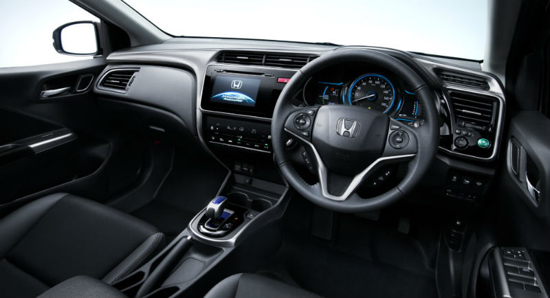 Honda Grace Hybrid interior