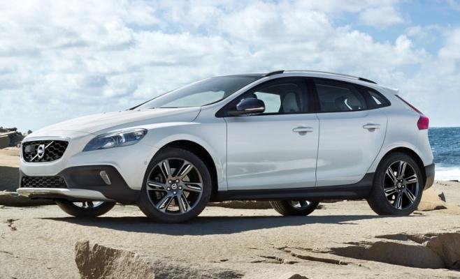 Volvo V40 Cross Country Petrol Launched Volvo V40 Cross Country Petrol Launched