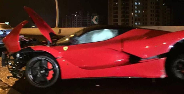 LaFerrari Crashed In Shanghai, China LaFerrari Crashed In Shanghai, China